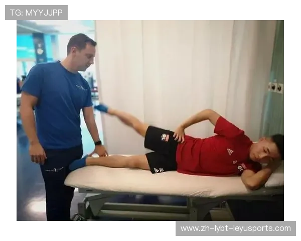 足球运动员的伤病预防与康复方法